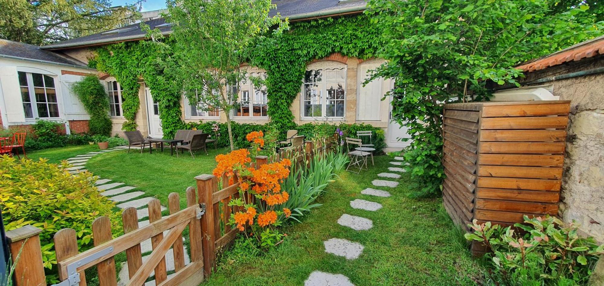 Appartement De Charme Au Coeur De Nevers Esterno foto